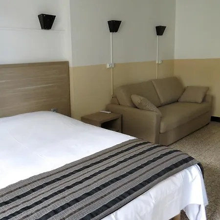 De La Citadelle 3* سيسترون