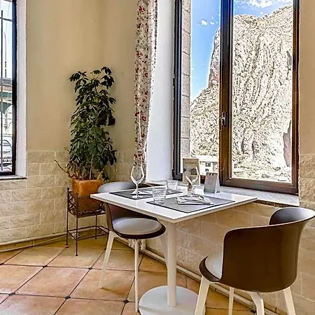 De La Citadelle Hotel
